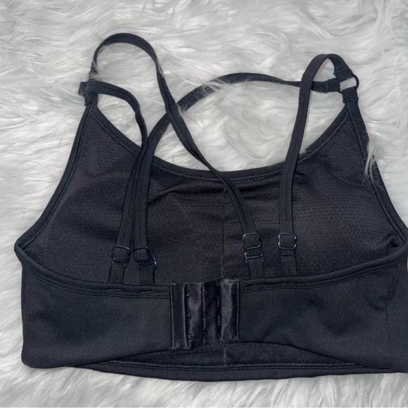Gymshark black sports bra. - Picture 2 of 3